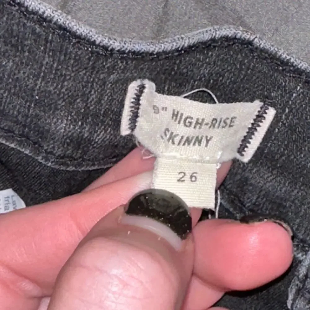 Madewell 9” High Rise Waisted Skinny Jeans Black Distressed Black Seas Size 26